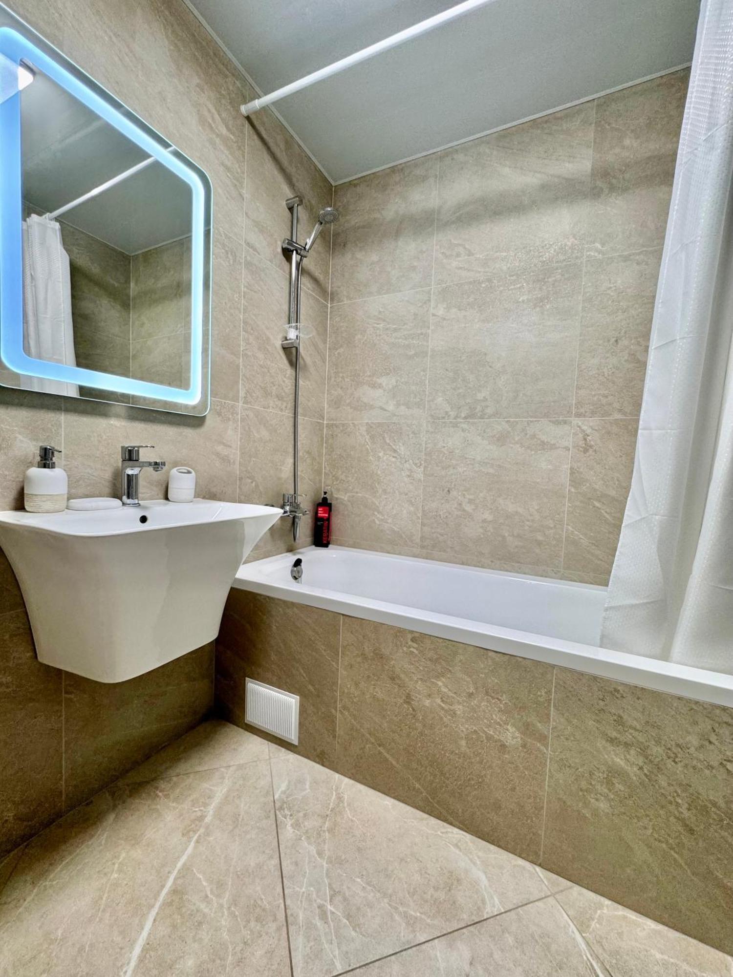 Apartment Apartpoltava: Panoramic New By Korpusnyi Park *